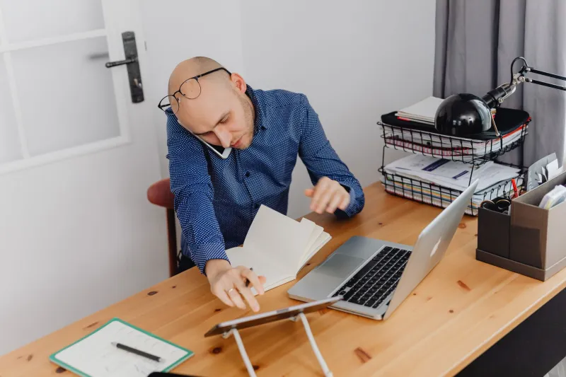 Quello che Sai ma Non Scrivi: Il Costo Nascosto della Conoscenza Non Documentata nei Team Digitali