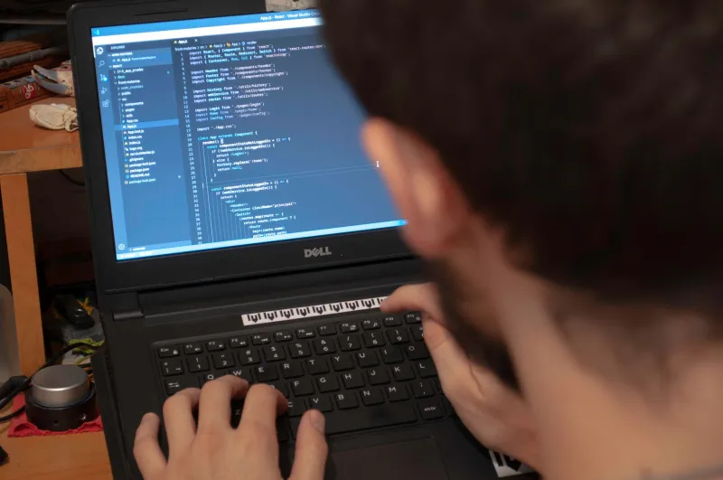 Costruire in Fretta, Pagare Dopo: Il Costo Reale della Corsa al Lancio nei Progetti Digitali Italiani