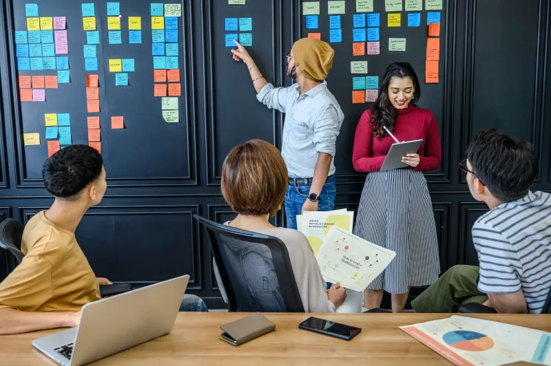 Dire la Propria e Sentirsi Dire la Propria: Il Grande Nodo del Feedback nei Team Digitali Italiani